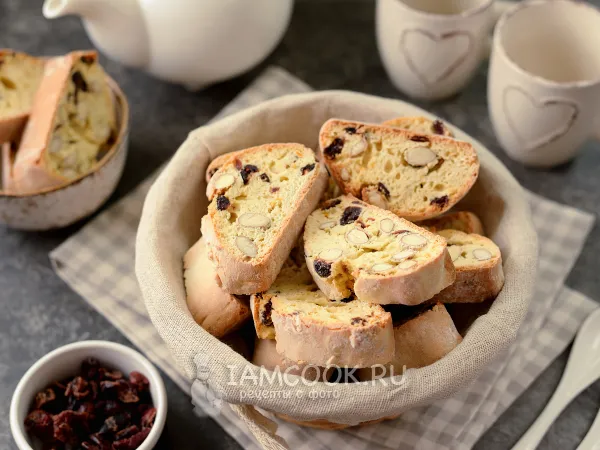 Фото готового блюда: Бискотти с клюквой и миндалём