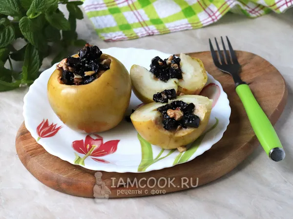 Фото готового блюда: Яблоки с черносливом, запеченные в духовке