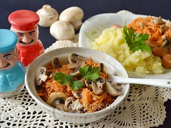 Фото готового блюда: Салат с корейской морковью и грибами