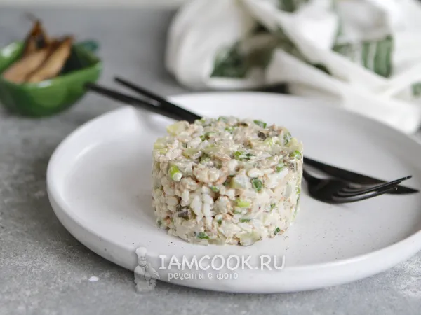 Фото блюда: Салат со шпротами и рисом