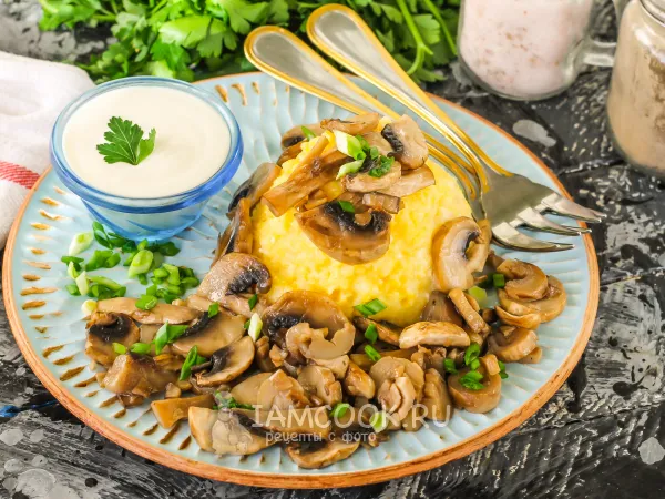 Фото готового блюда: Мамалыга с грибами