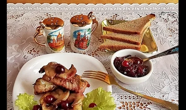 Фото блюда: Судак с грибами и клюквой