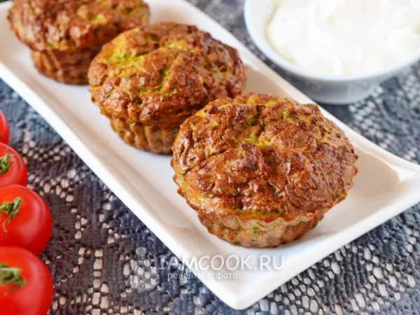 Фото блюда: Кабачковые кексы с луком и беконом