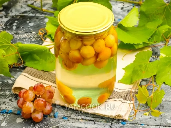 Фото блюда: Компот из винограда с косточками на зиму