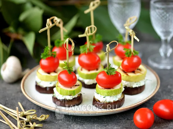 Фото готового блюда: Канапе из баклажанов и кабачков