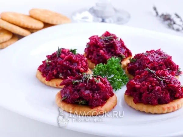 Фото готового блюда: Закуска «Крекер с песто из свеклы»