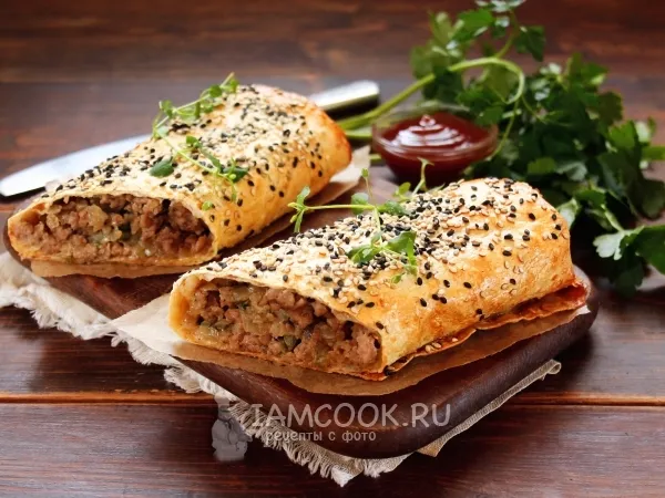 Фото блюда: Рулет из лаваша с мясным фаршем в духовке