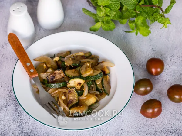 Фото блюда: Жареные кабачки с луком