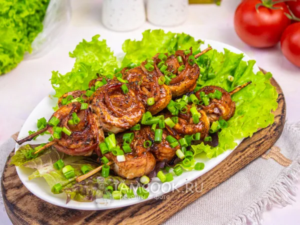 Фото готового блюда: Куриные шашлычки с беконом на шпажках в духовке