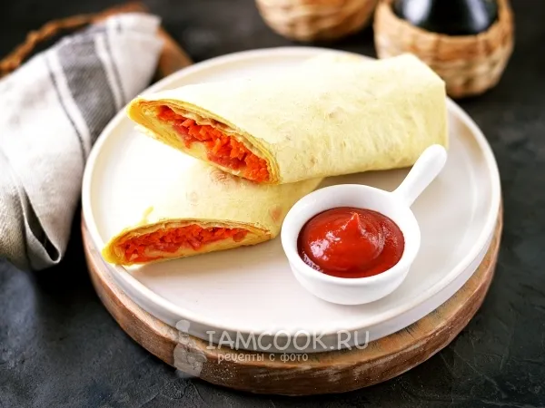 Фото блюда: Рулет из лаваша с салями, сыром и корейской морковью в духовке