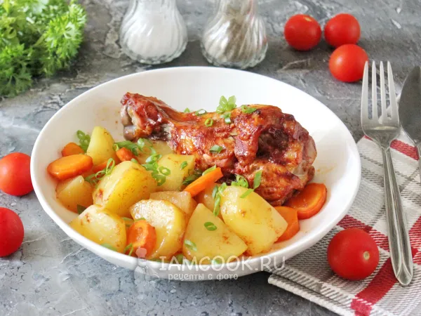Фото блюда: Плечо индейки в духовке с картошкой