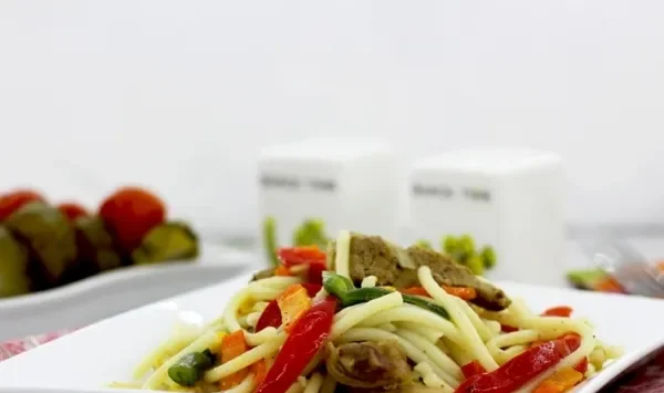 Фото блюда: Макароны со свининой и овощами