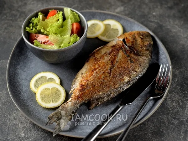 Фото блюда: Жареная дорадо с тимьяном и чесноком