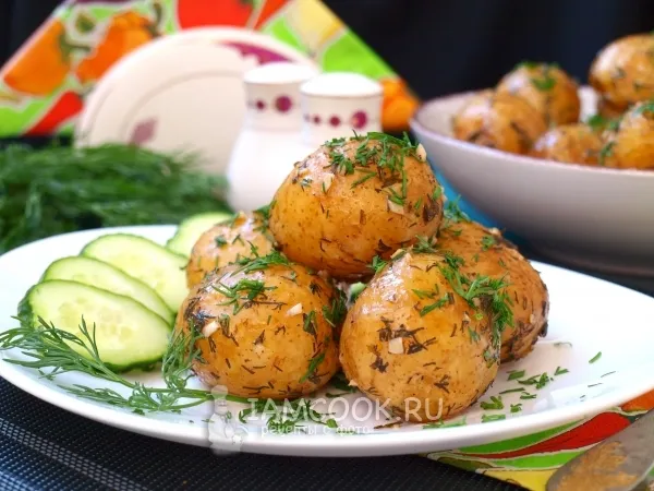 Фото готового блюда: Молодой картофель, запеченный в рукаве в духовке