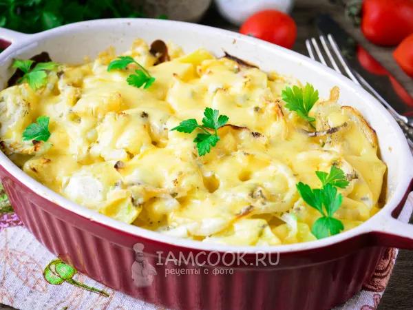 Фото готового блюда: Картошка с луком и сыром в духовке