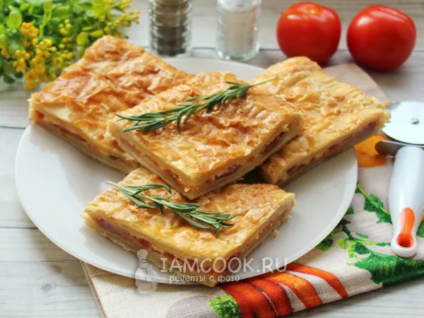 Фото блюда: Закрытая пицца из слоеного теста