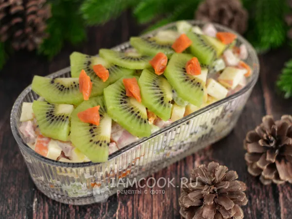 Фото блюда: Салат с копчёной курицей и киви