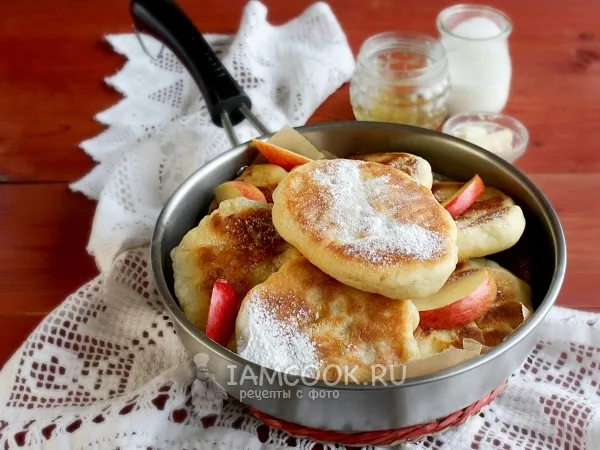 Фото готового блюда: Пирожки с яблоками на кефире