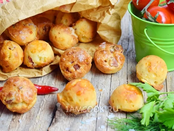 Фото готового блюда: Маффины с колбасой и сыром