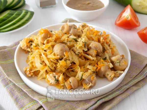 Фото блюда: Тушеная капуста с грибами и фаршем