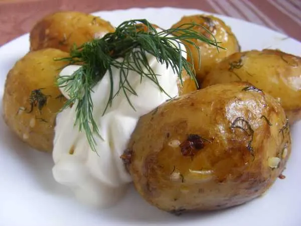 Фото готового блюда: Молодая картошка, запеченная в духовке