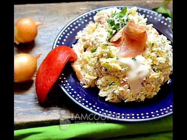 Фото готового блюда: Салат с горбушей и крабовыми палочками