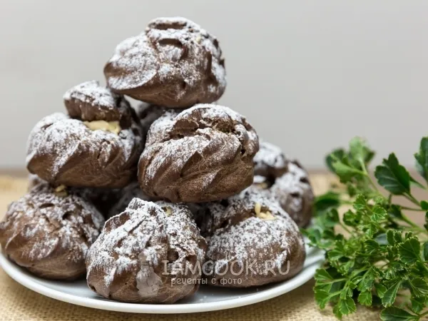 Фото блюда: Шоколадные профитроли с кремом