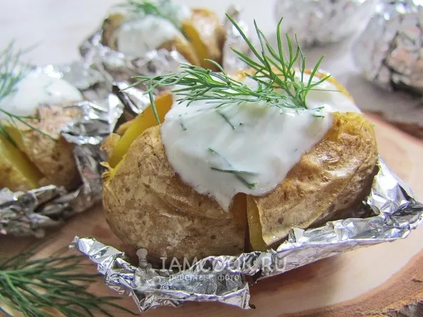 Фото готового блюда: Картофель, запеченный в мультиварке