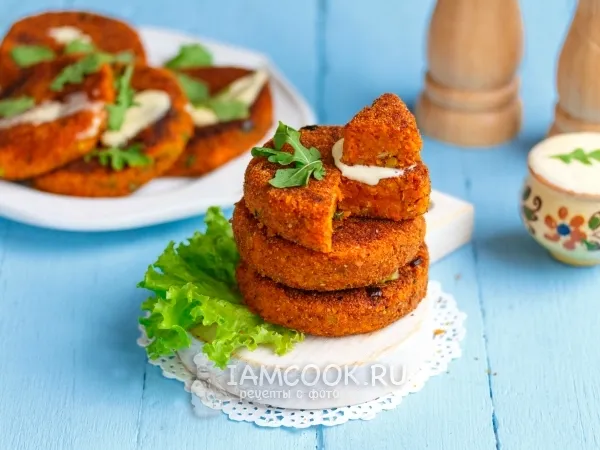 Фото готового блюда: Постные морковные котлеты в панировочных сухарях
