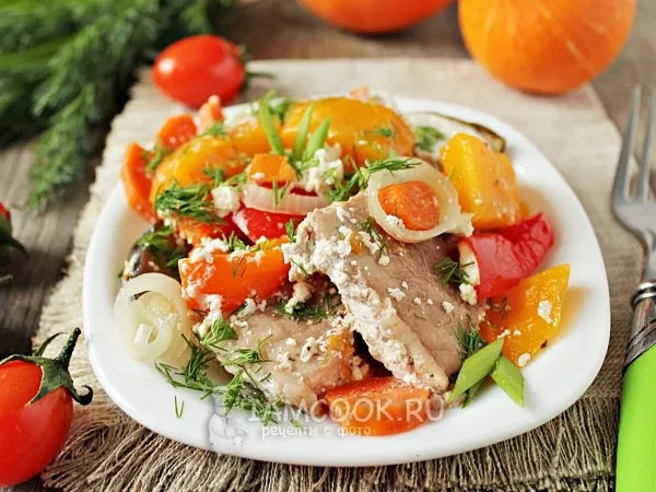 Фото блюда: Свинина, запеченная с овощами в духовке