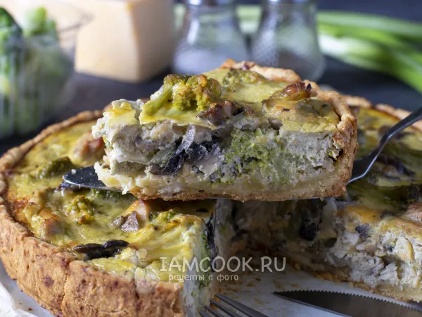 Фото готового блюда: Киш с курицей, грибами и брокколи
