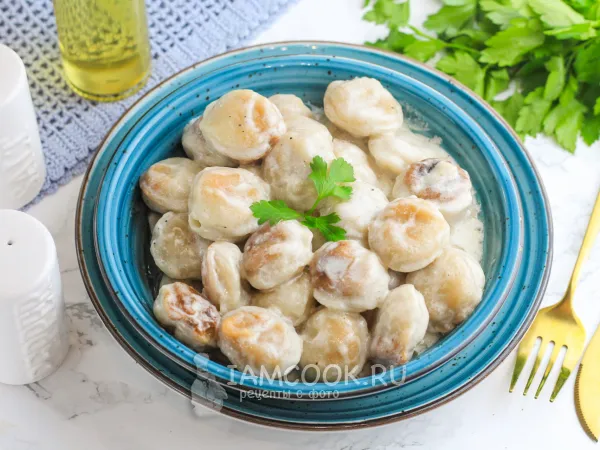 Фото блюда: Пельмени в сметане в мультиварке