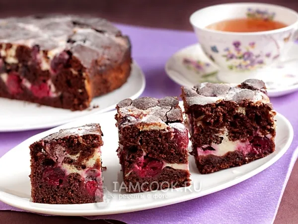 Фото готового блюда: Брауни с творогом и вишней