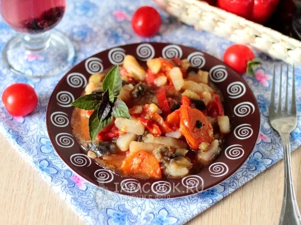 Фото готового блюда: Баклажаны с картофелем в мультиварке