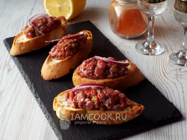 Фото блюда: Брускетта с тартаром из говядины
