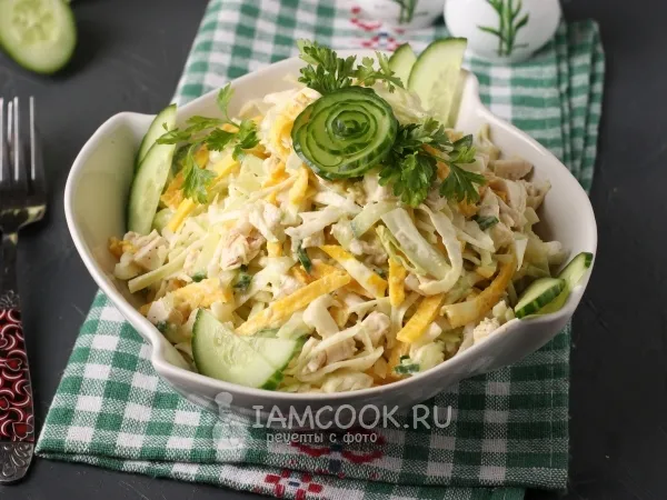 Фото блюда: Салат с капустой, курицей и яичными блинчиками