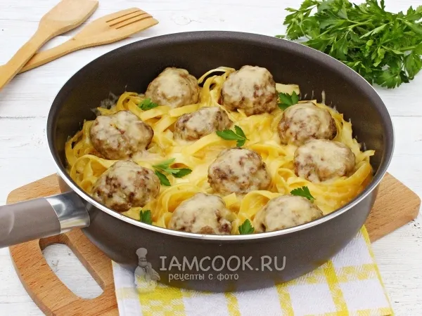 Фото блюда: Гнезда из макарон с фаршем на сковороде