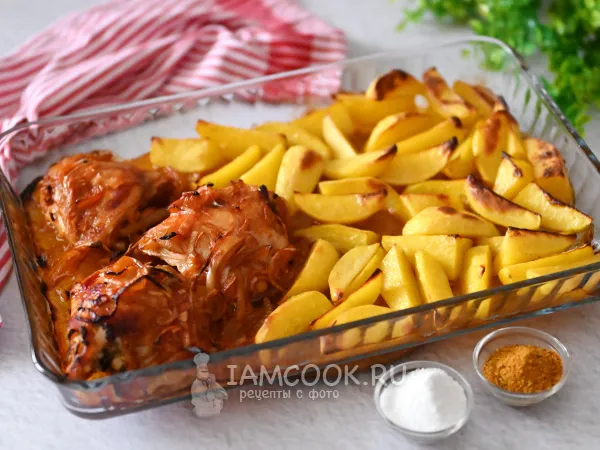 Фото готового блюда: Картошка с курицей и лечо в духовке