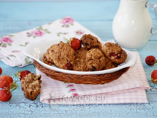 Фото готового блюда: Овсяное печенье с клубникой