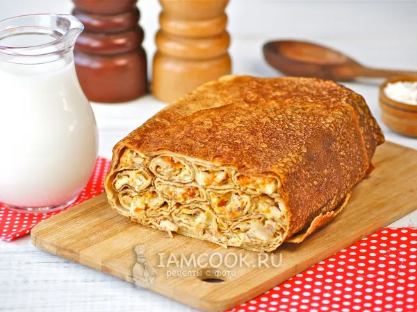 Фото готового блюда: Блинный пирог с курицей и сыром