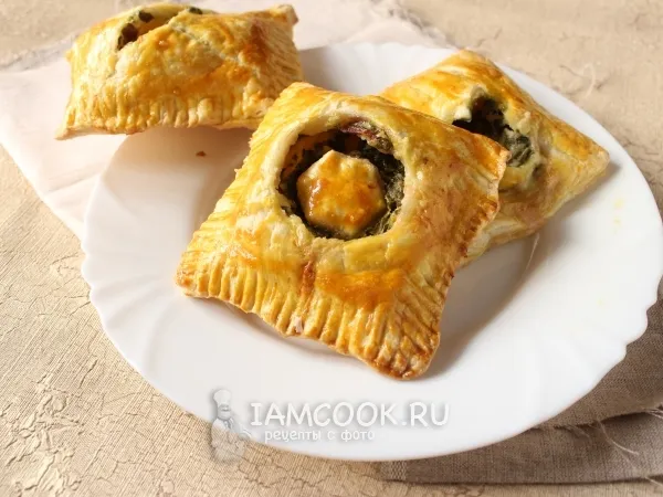 Фото готового блюда: Слойки с сыром и свекольными листьями