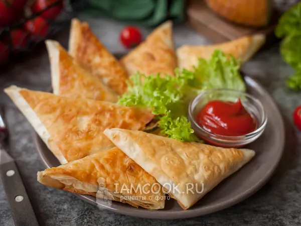 Фото готового блюда: Треугольники из лаваша с сыром и зеленью