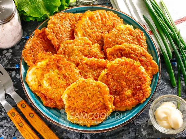 Фото готового блюда: Вафельные коржи с фаршем и сыром