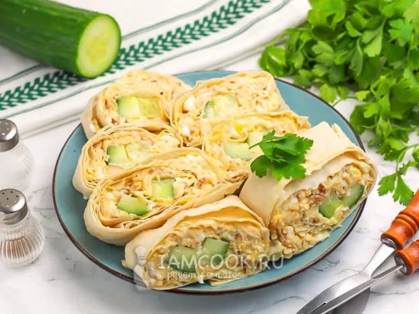 Фото готового блюда: Рулет из лаваша с копченым сыром