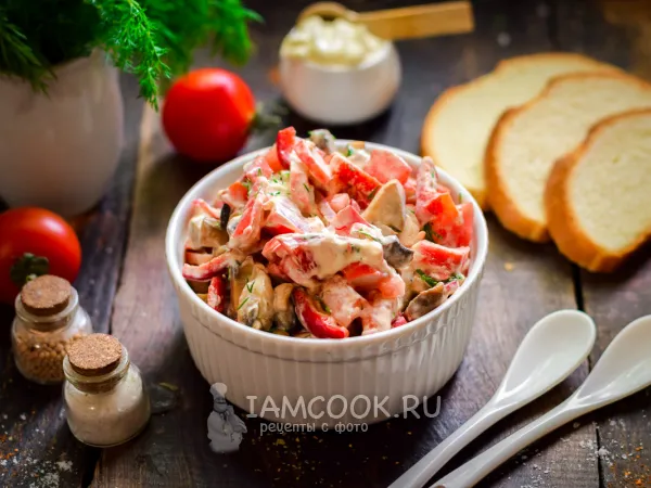 Фото готового блюда: Салат с крабовыми палочками, грибами и болгарским перцем