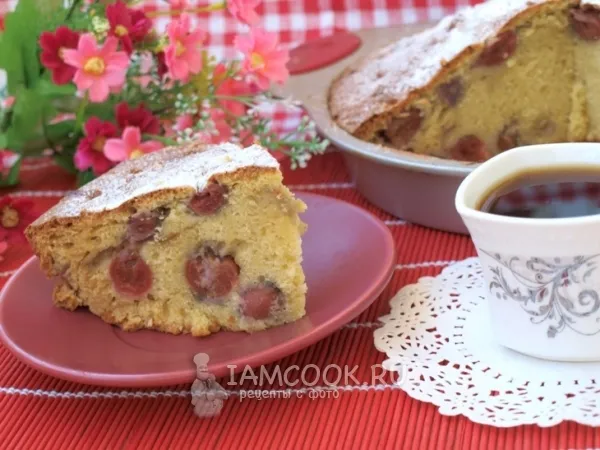 Фото готового блюда: Пирог с черешней и коньяком