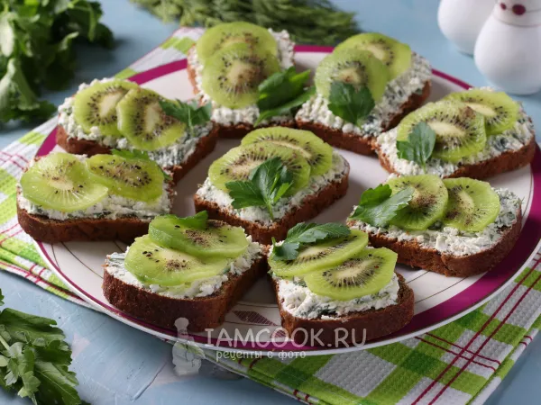 Фото блюда: Бутерброды с творожным сыром и киви