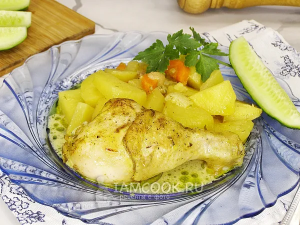 Фото готового блюда: Куриные голени с картошкой на сковороде