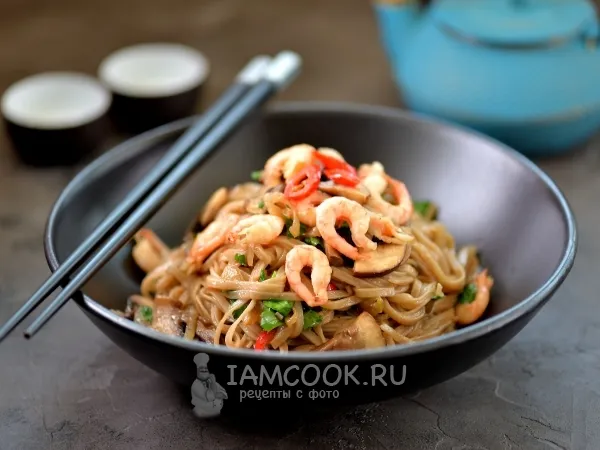 Фото блюда: Гречневая лапша с креветками и овощами