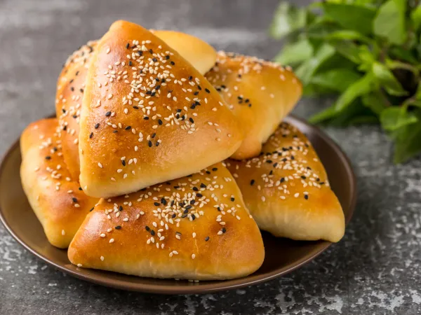 Фото готового блюда: Пирожки с капустой и рисом